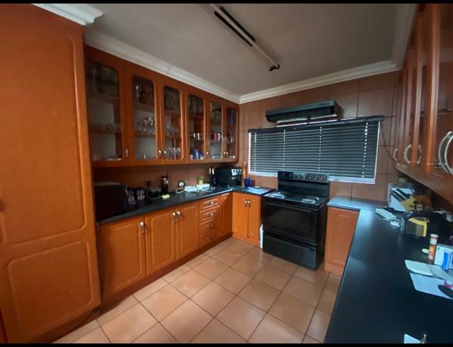 5 BEDROOM HOUSE FOR SALE IN DENNESIG